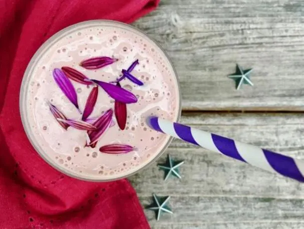 Milchfreier Acai-Bananen-Mandel-Smoothie