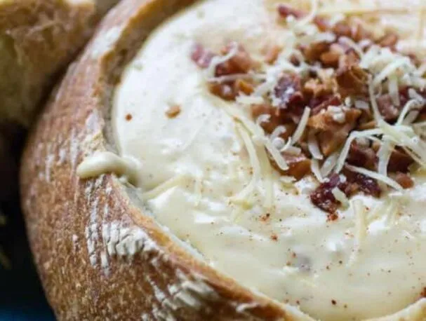 EINFACHER BIERKÄSEDIP MIT SPECK