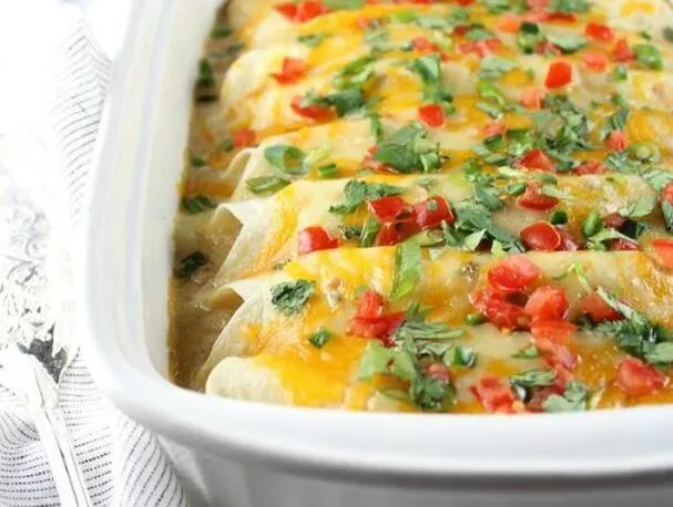 Einfache Enchiladas mit Käse und Hühnchen