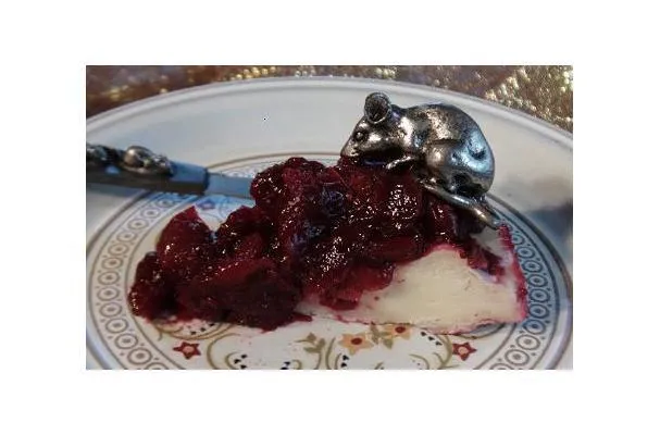 Einfacher gebackener Brie mit Preiselbeeren