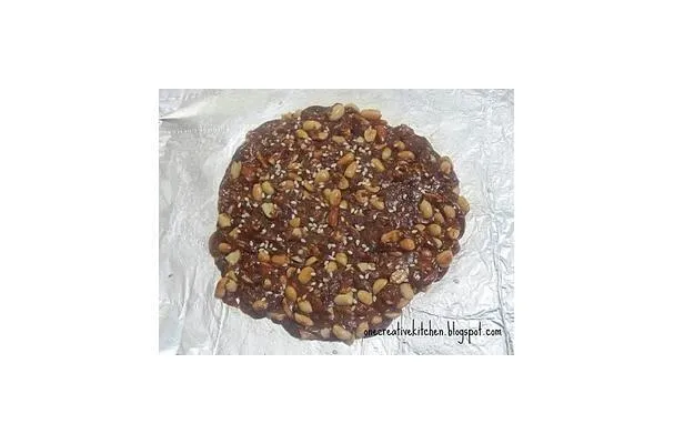 Gajjak - Mandel-Erdnuss-Krokant mit Jaggery
