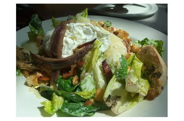 Knoblauch-Hähnchen-Caesar-Salat