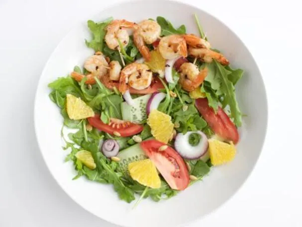 Garnelen mit Knoblauch und Orangen-Rucola-Salat