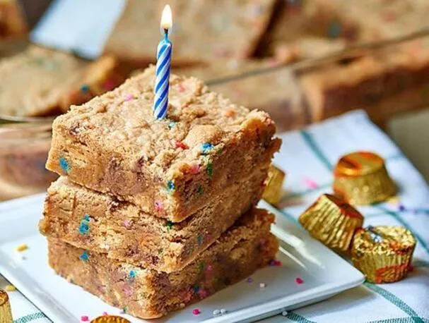 Goldene Oreo Erdnussbutter Blondies
