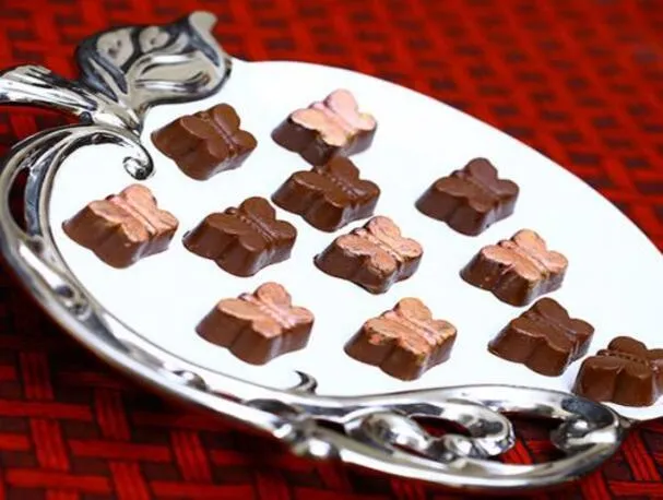 Wie man hausgemachte Schoko-Eclairs macht