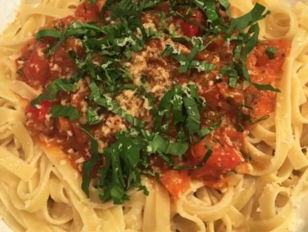 Linguine mit Frühlings-Tomatensauce