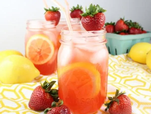 Beladene Erdbeerlimonade