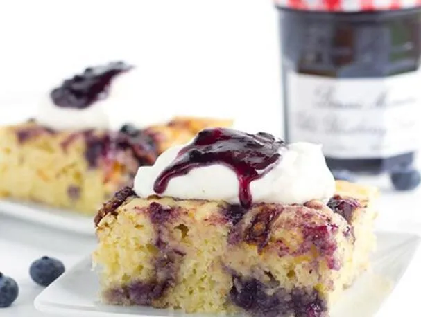 Speck-Blaubeer-Auflaufpfannkuchen