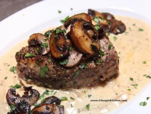 New York Steaks mit Senf und Champignons