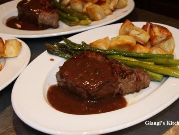 New York Steaks mit Weinsauce