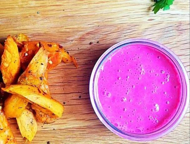Geröstete Süßkartoffeln mit Rote-Bete-Joghurt-Dip