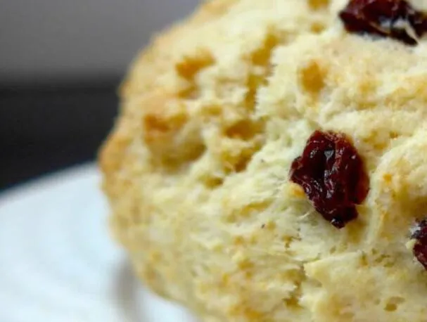 Perfekte Rosinenscones