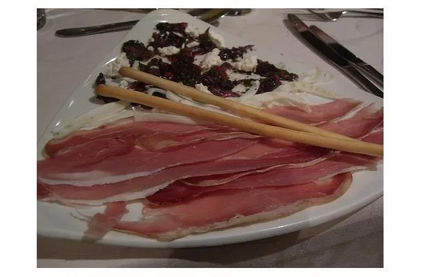 Geschmortes Hähnchen in cremiger Zitronensauce