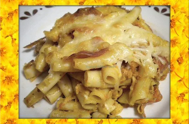 Gebackene Ziti mit Wurst und Peperoni