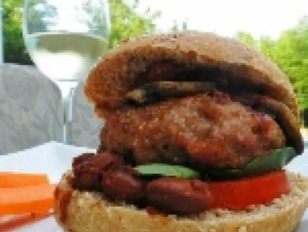 Schweinefleisch-Bohnen-Burger