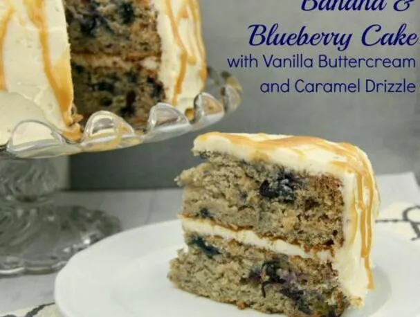 Bananen-Blaubeerkuchen mit Vanille-Buttercreme und Karamellglasur