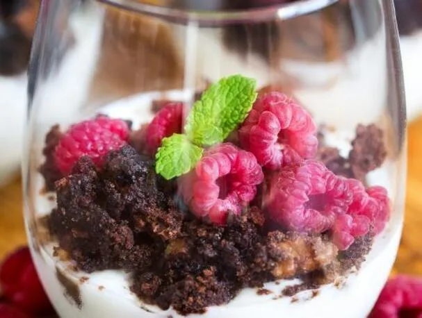 HIMBEER-SCHOKOLADEN-COOKIE-TRIFLE