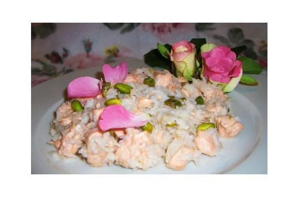 Reis, Lachs & Rosenblüten