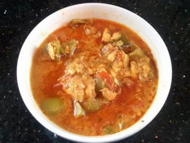 Lachs-Curry mit grüner Paprika