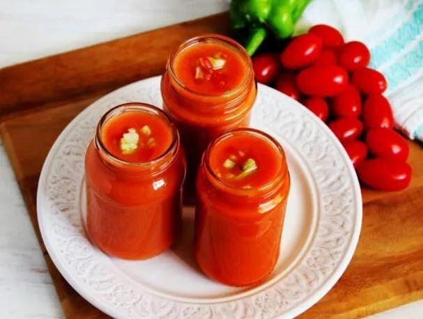 Spanische Gazpacho-Suppe