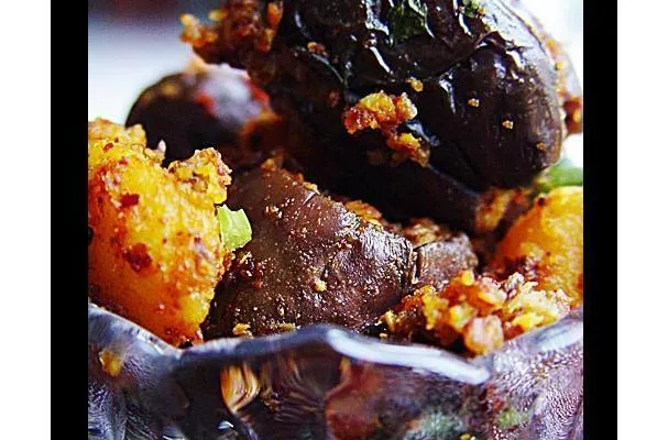 Gefüllte Aubergine - "Barwa Baingan"