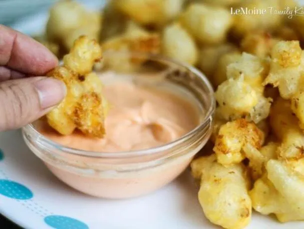 Frittierte Käsebällchen mit Bier-Teig