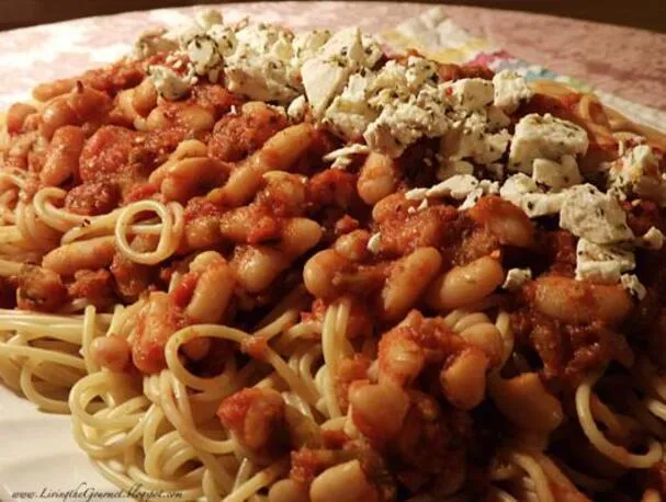 „Aufgepeppte“ rote Soße mit Cannellinibohnen und Spaghetti!!!