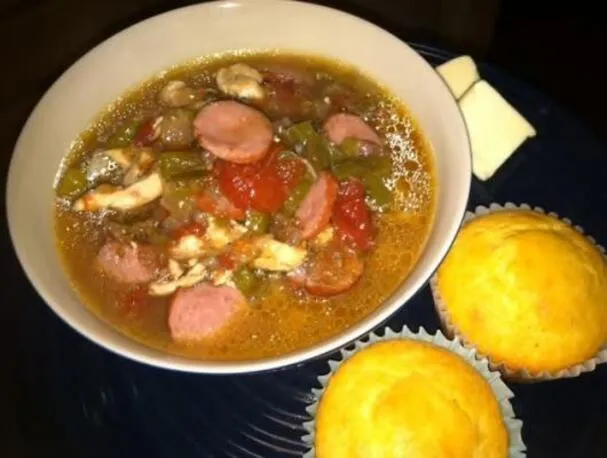 Hähnchen- und Wurst-Gumbo