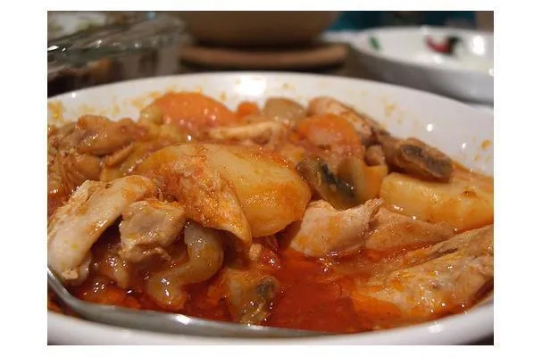 Hähnchen-Erdnuss-Eintopf