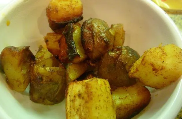 Chili-gebratene Topinambur und Pastinaken